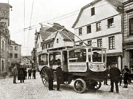 Die Gleislose auf dem Marktplatz